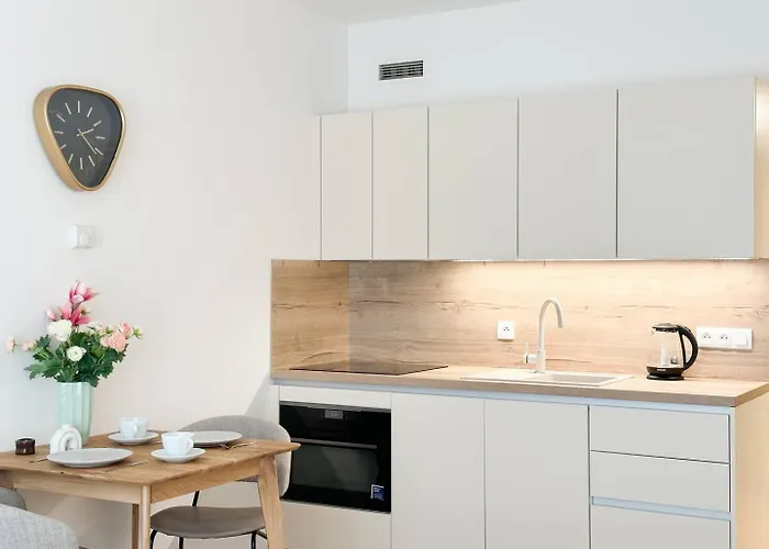 Real Living By Refa Karlin 406 * Prag