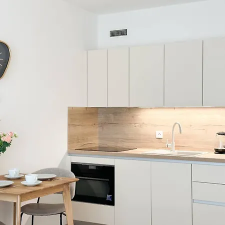 Real Living By Refa Karlin 406 * Прага