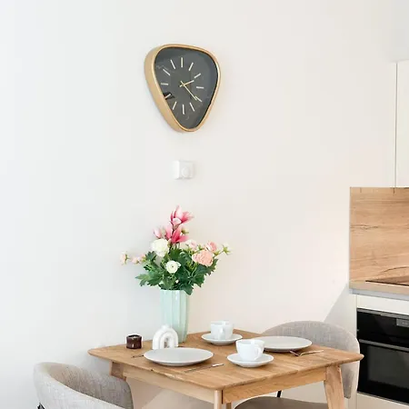 Real Living By Refa Karlin 406 *