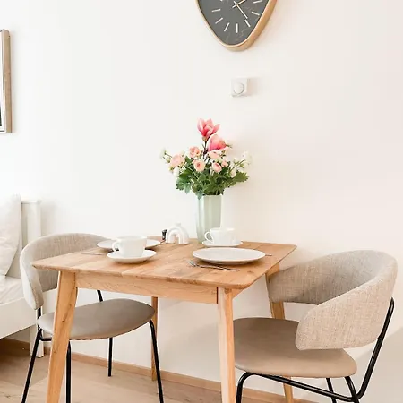 Апартаменты Real Living By Refa Karlin 406