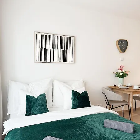 Апартаменты Real Living By Refa Karlin 406 *