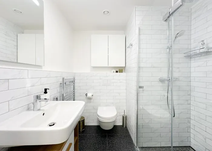 Real Living By Refa Karlin 406 * Praag